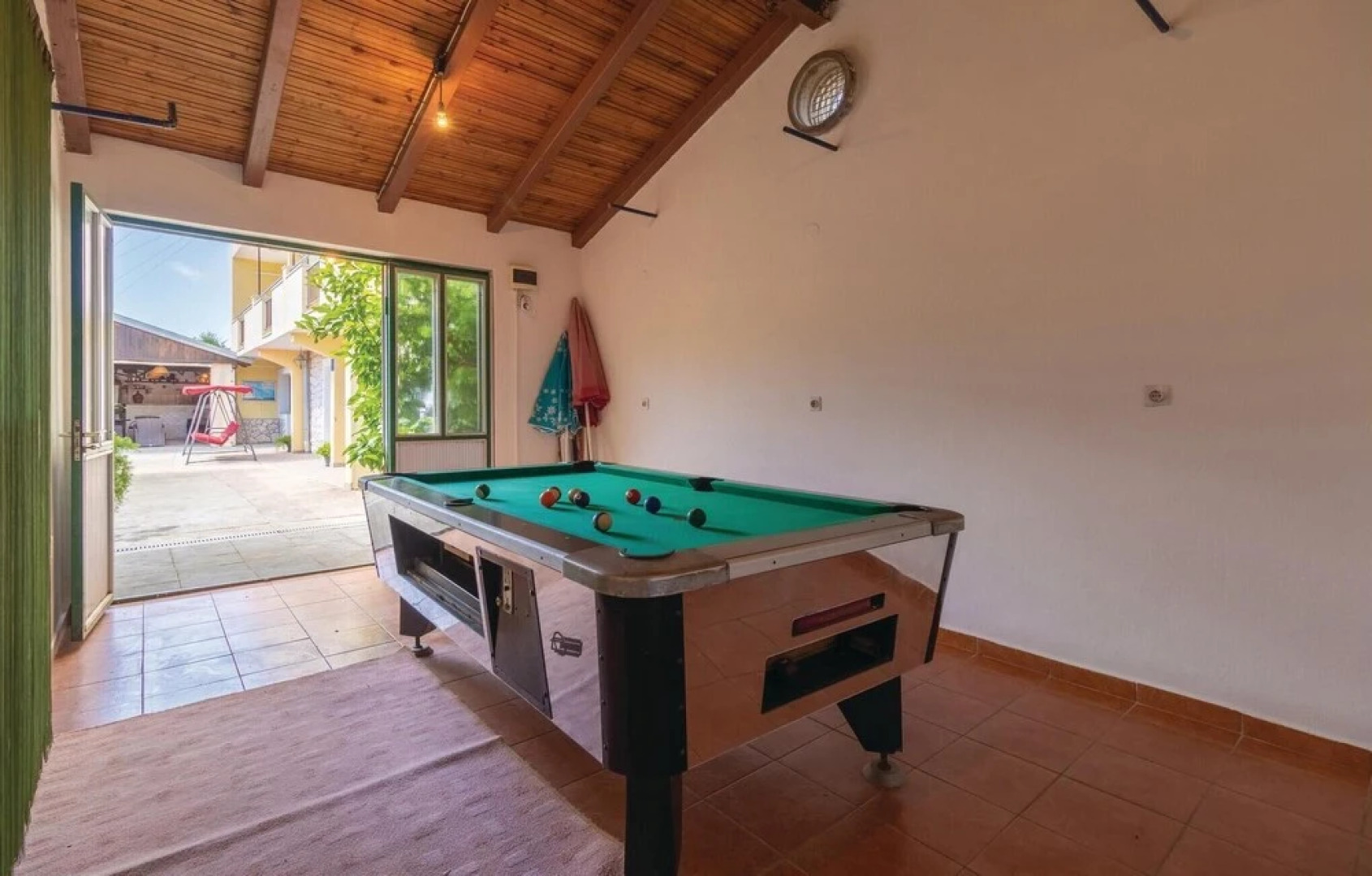 Beautiful Home in Banj With Wifi and 5 Bedrooms