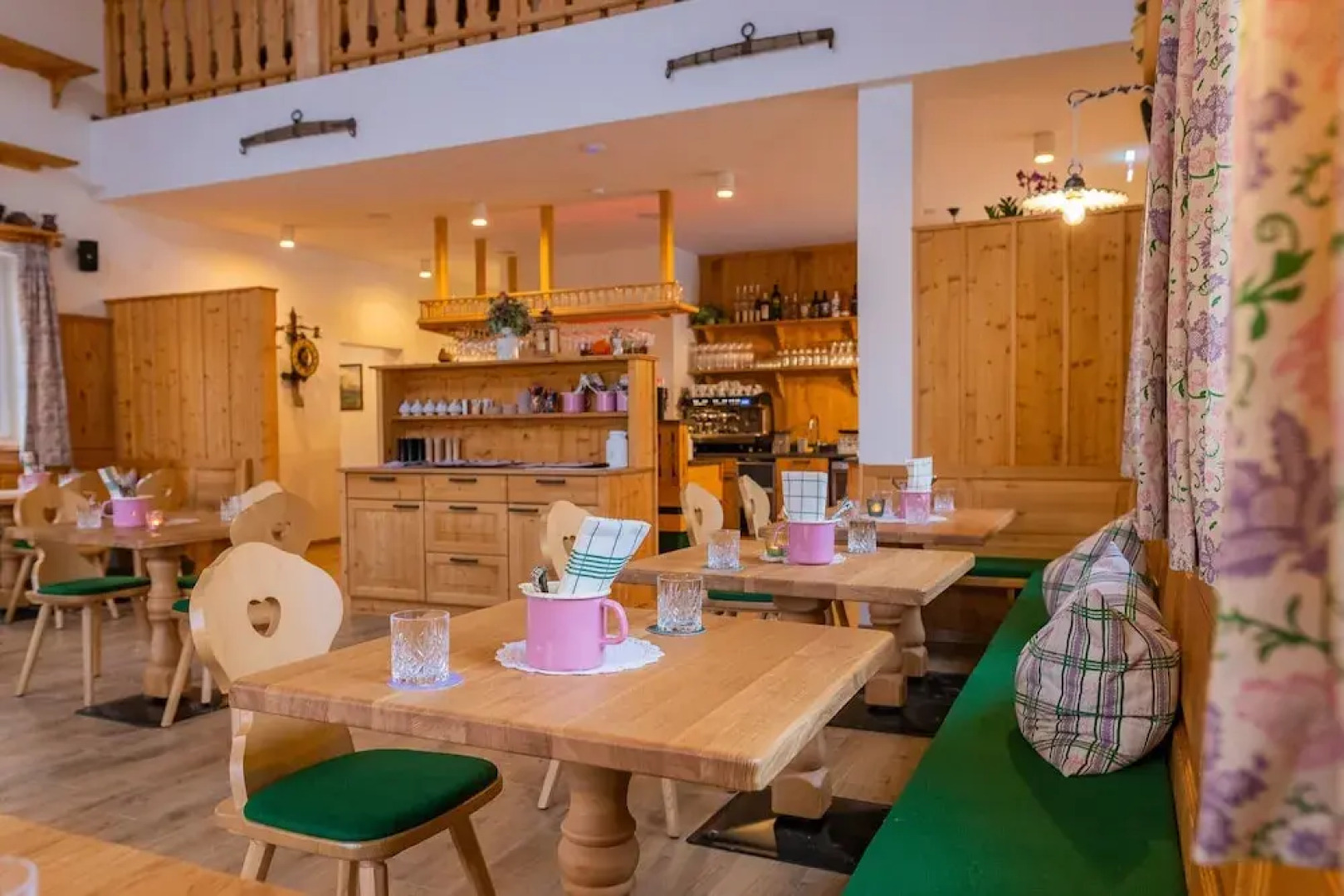 Chalet Near Lake Grundlsee & Ski Lift