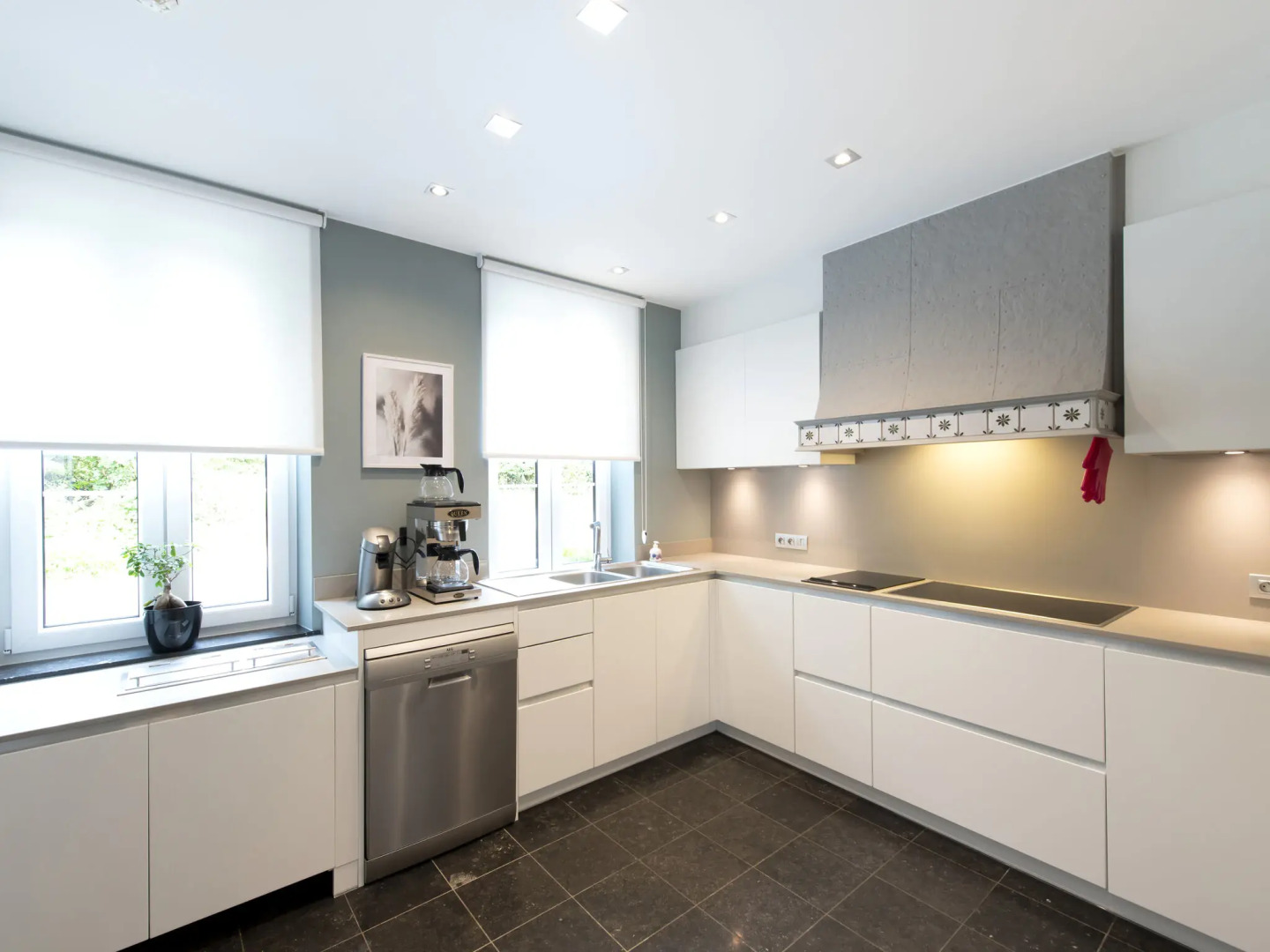 Luxury villa with heated pool, close to Maastricht and Liège