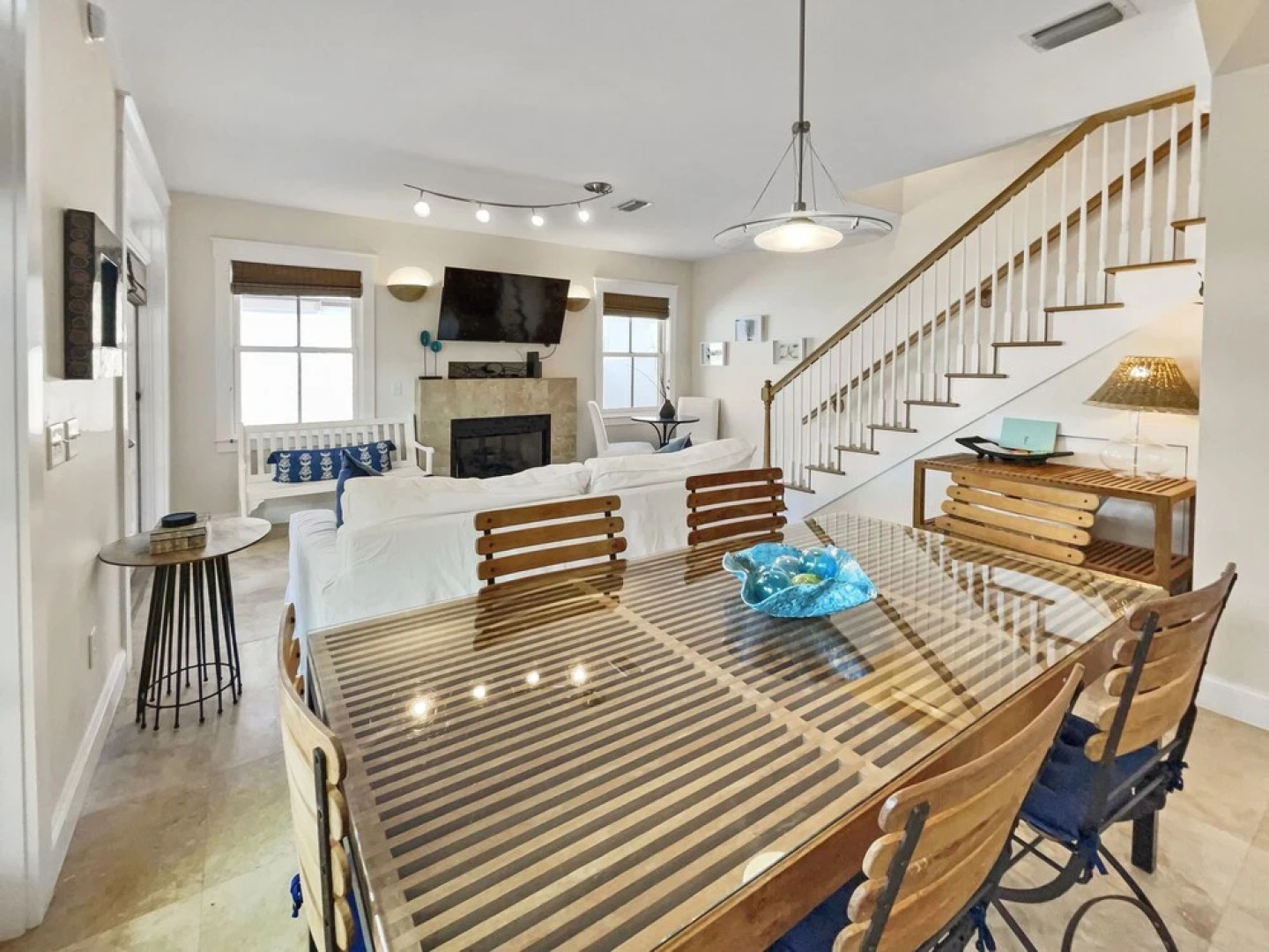 Mare E Sole 2 Bedroom Home by RedAwning