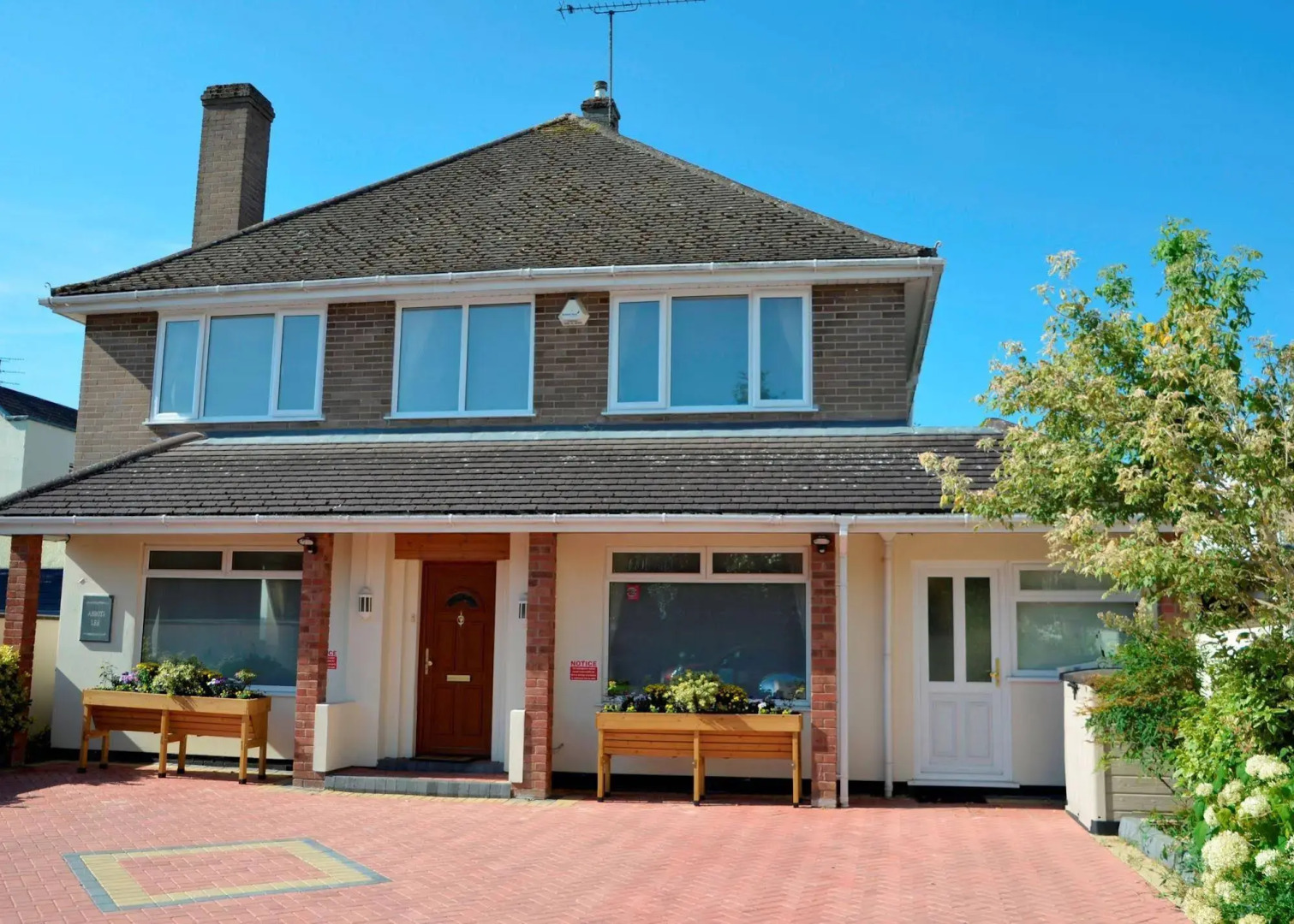 Abbots Lee - Adults Only