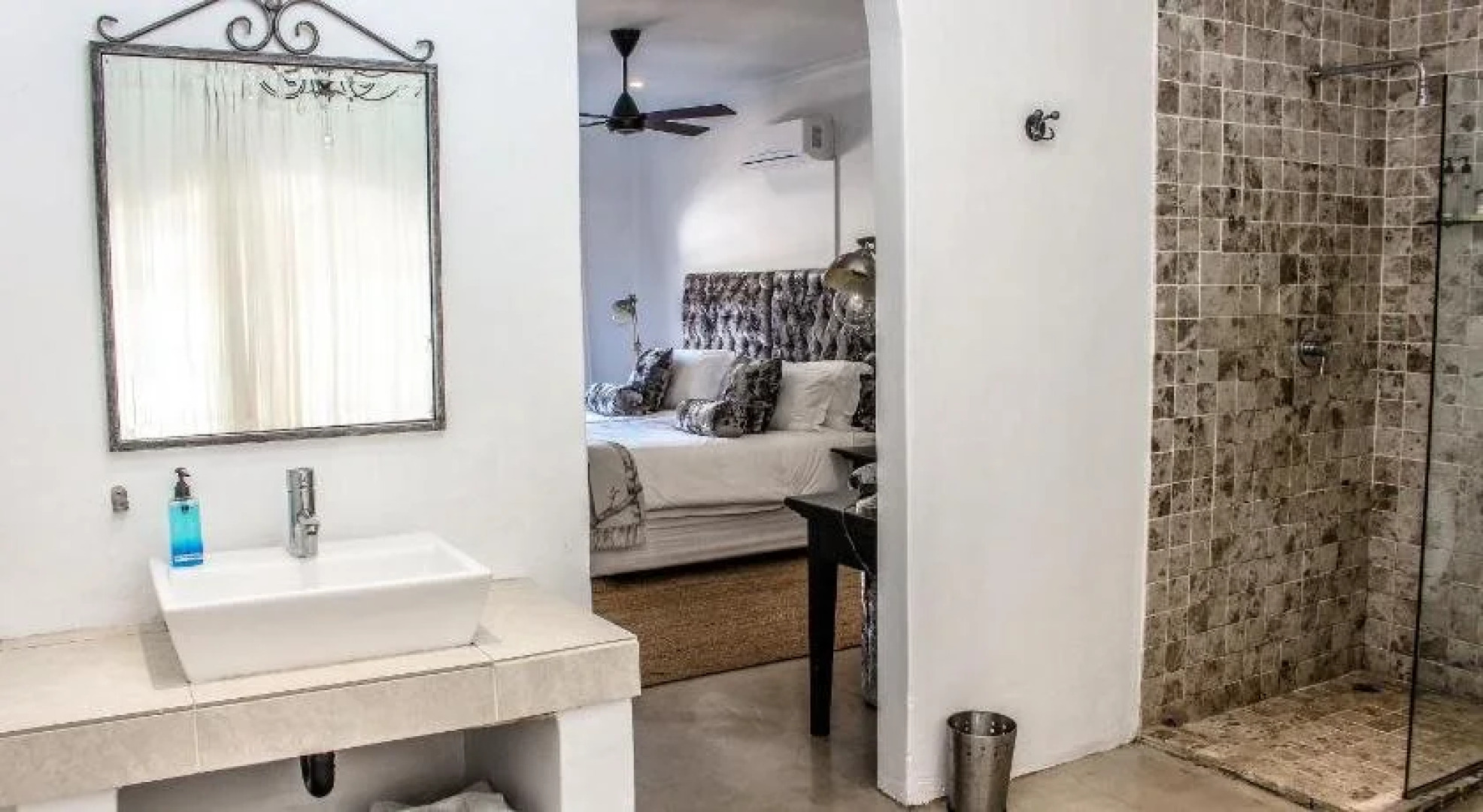 Jemimas Hospitality, Bunker on Bailie