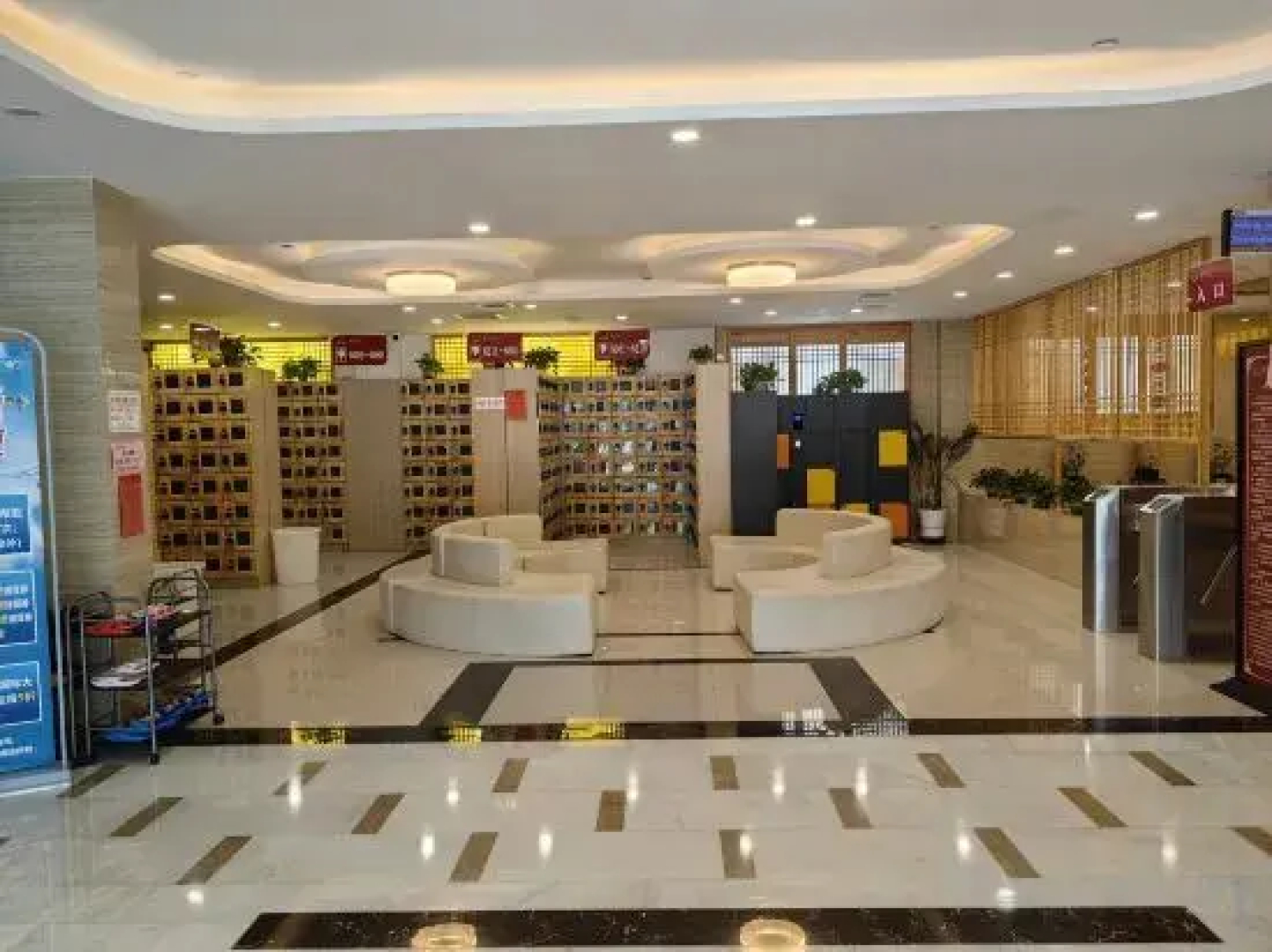 Yuxian Zixuan International Hotel