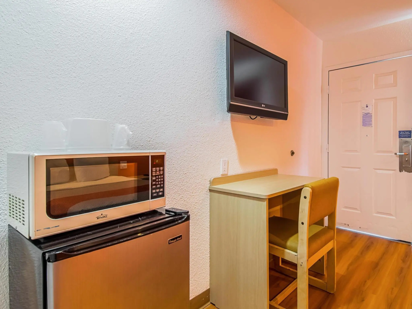 Motel 6 Bakersfield, CA - Airport