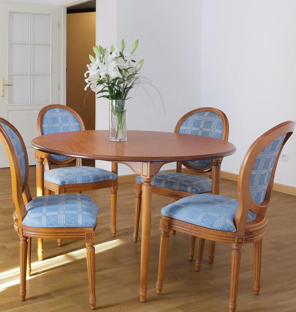 Médicis Burgundy Home