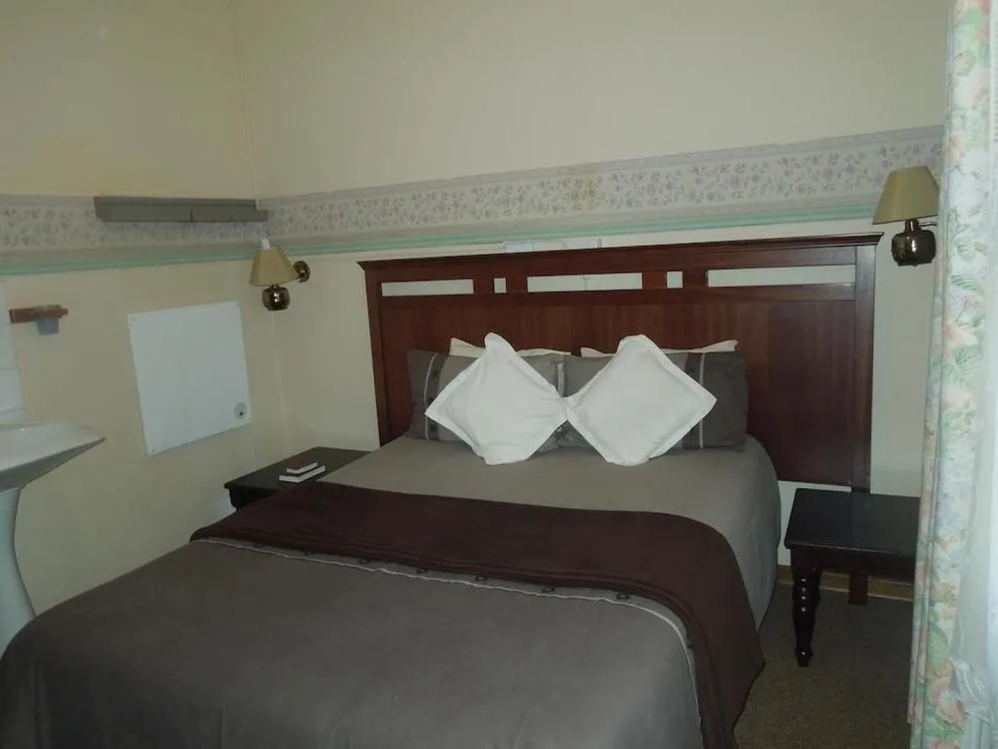 Lilac Lodge-Purple House