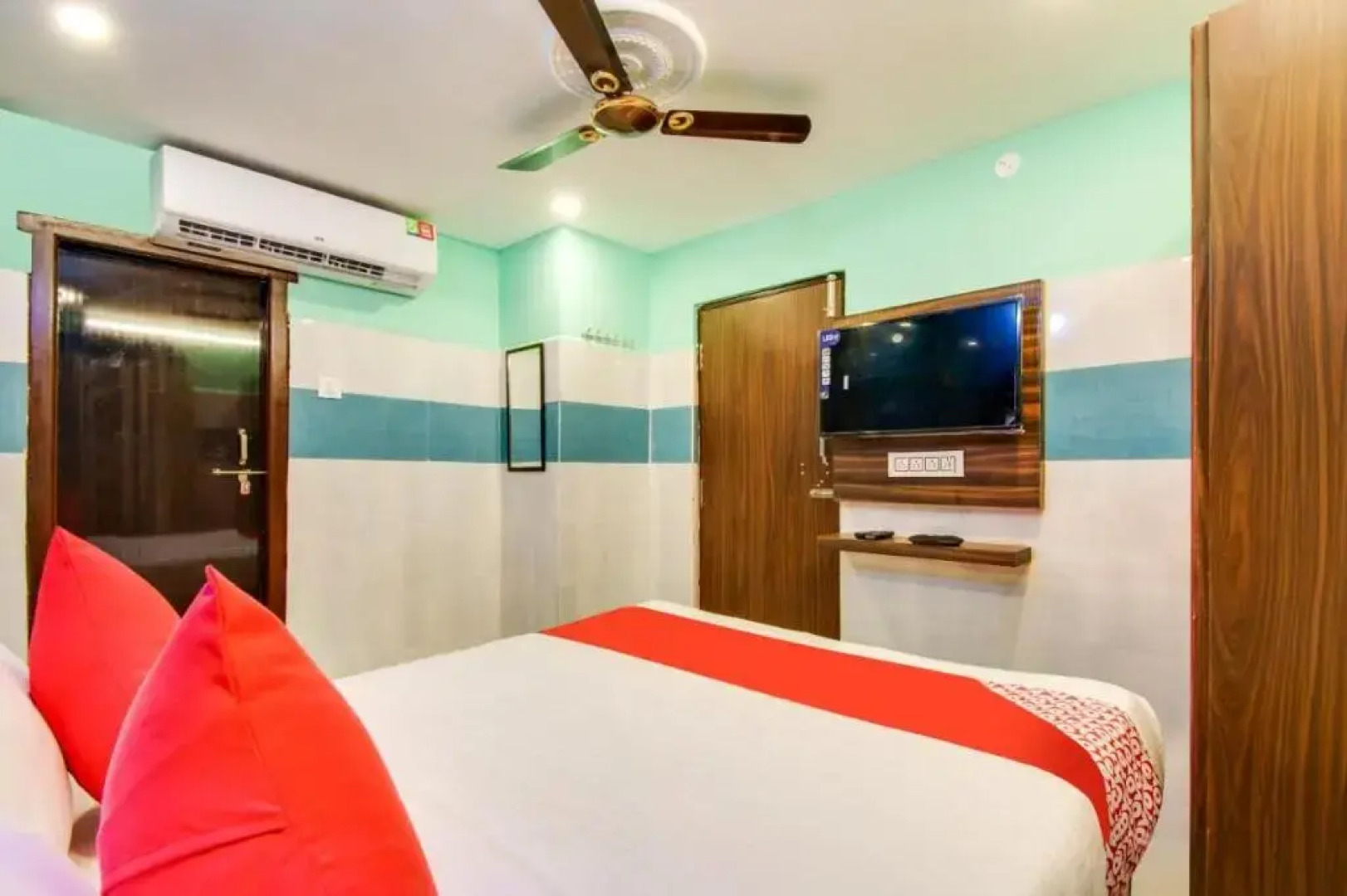Hotel Sri Grand by OYO Rooms