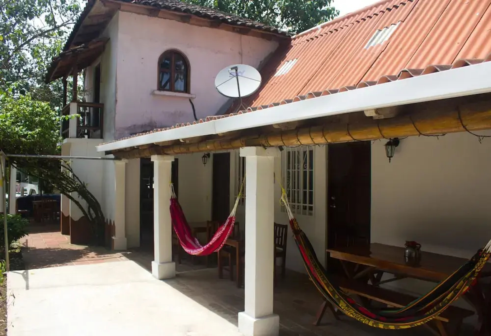 Hostel La Vieja Panaderia & Restaurant