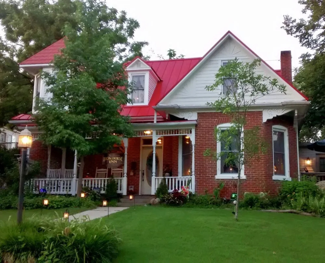 Historic Iron Horse Inn