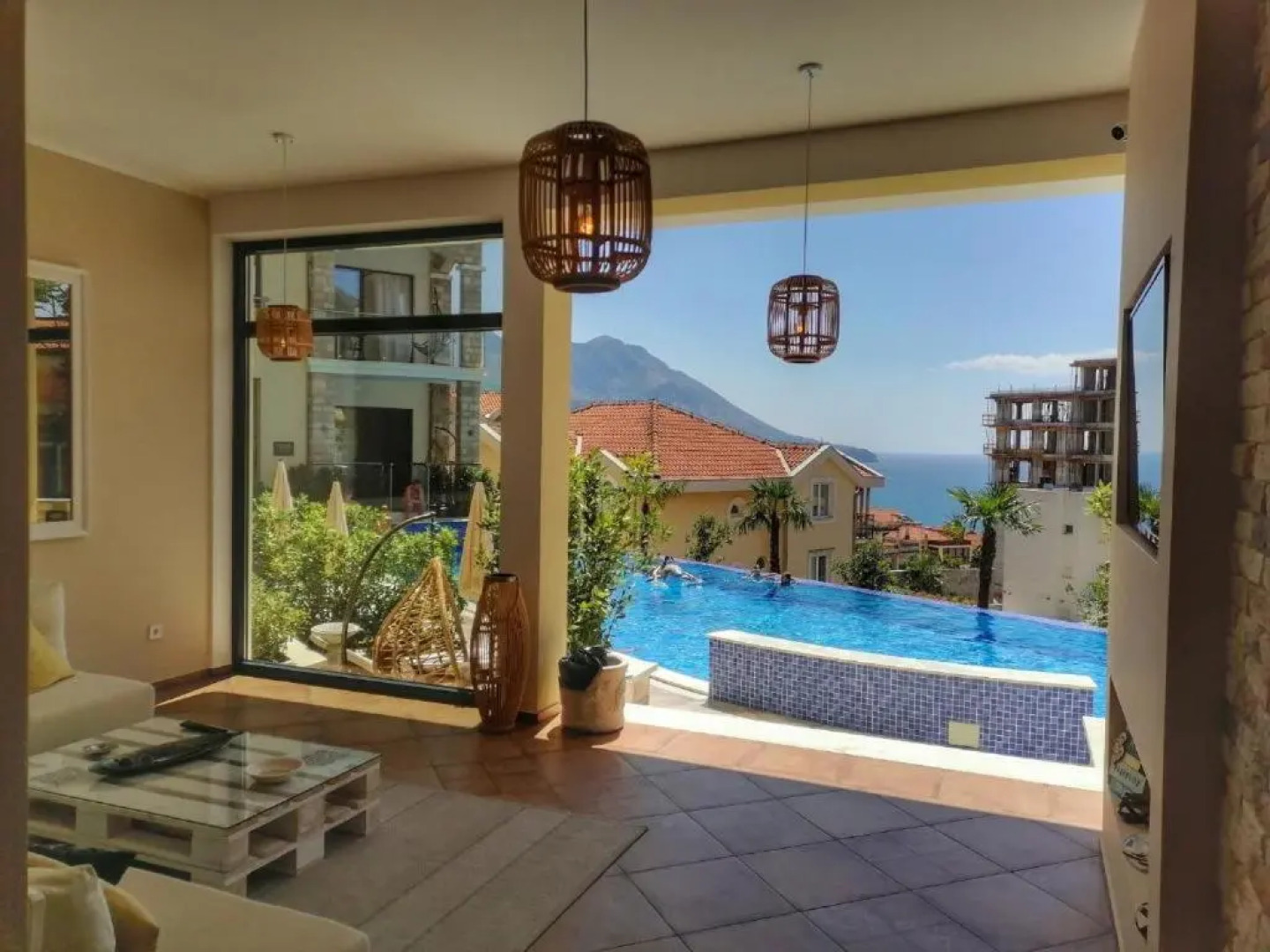 Modern Top Floor Sea View 3BR with Pools, Spa & Fitness