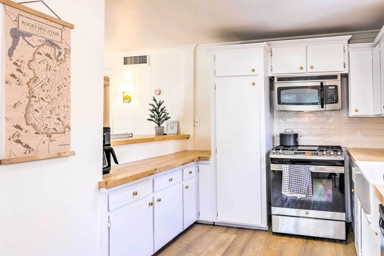 Cozy Home, 1/2 Mi to Downtown, 4 Mi to Hikes!