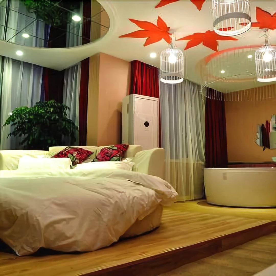 The Love of Maple Theme Hotel