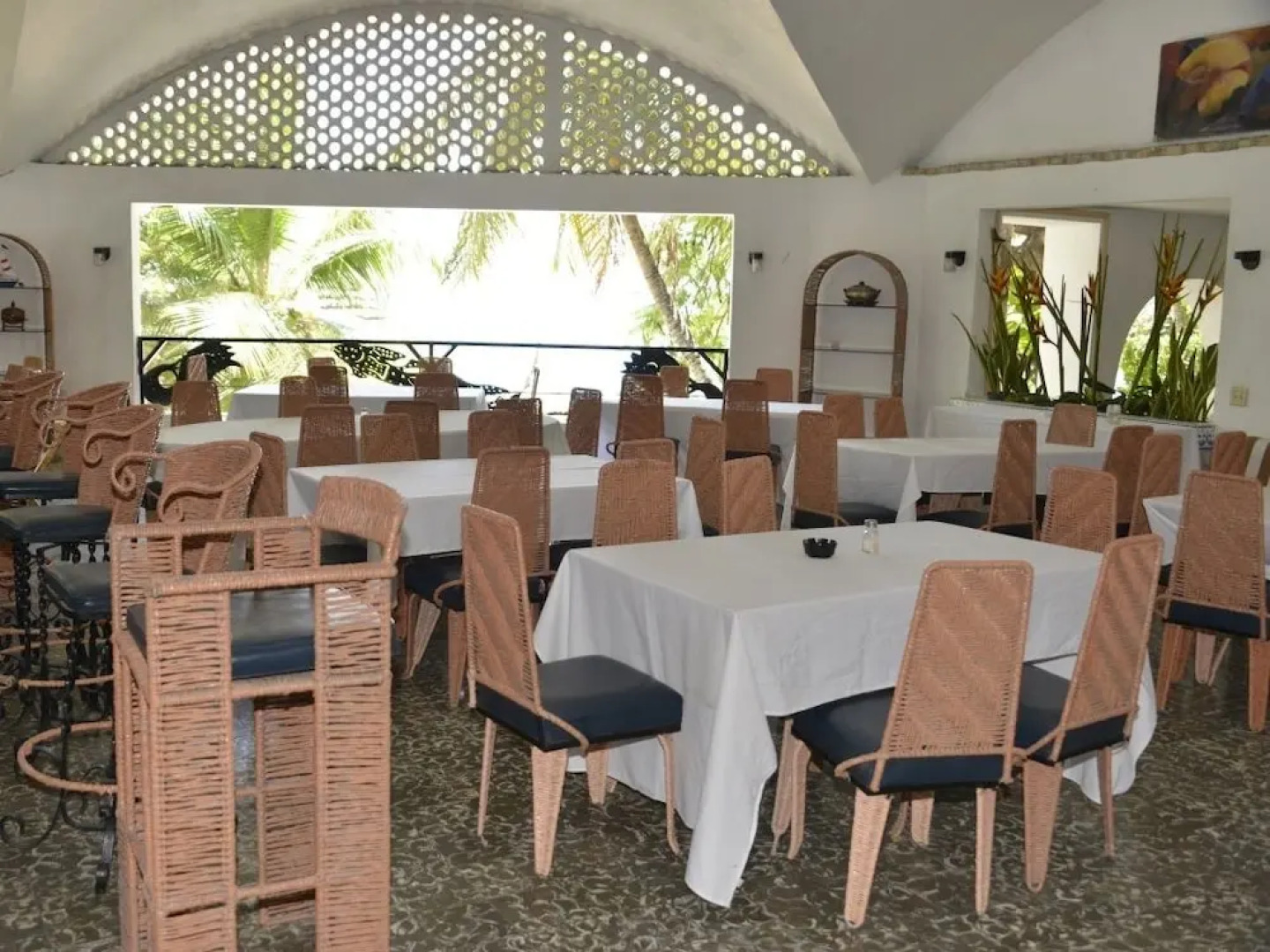 Ouanga Bay Beach Hotel