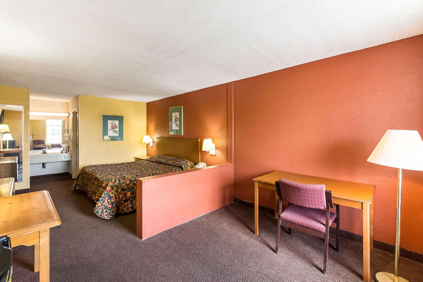 Rodeway Inn & Suites