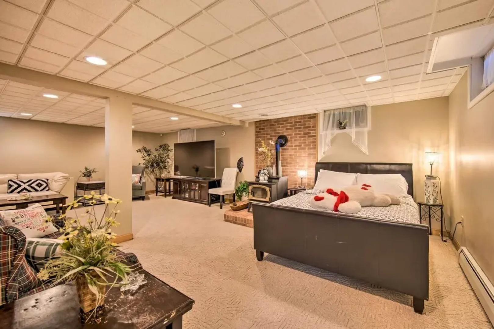 Spacious Palmyra Home w/ Fire Pit & Deck!