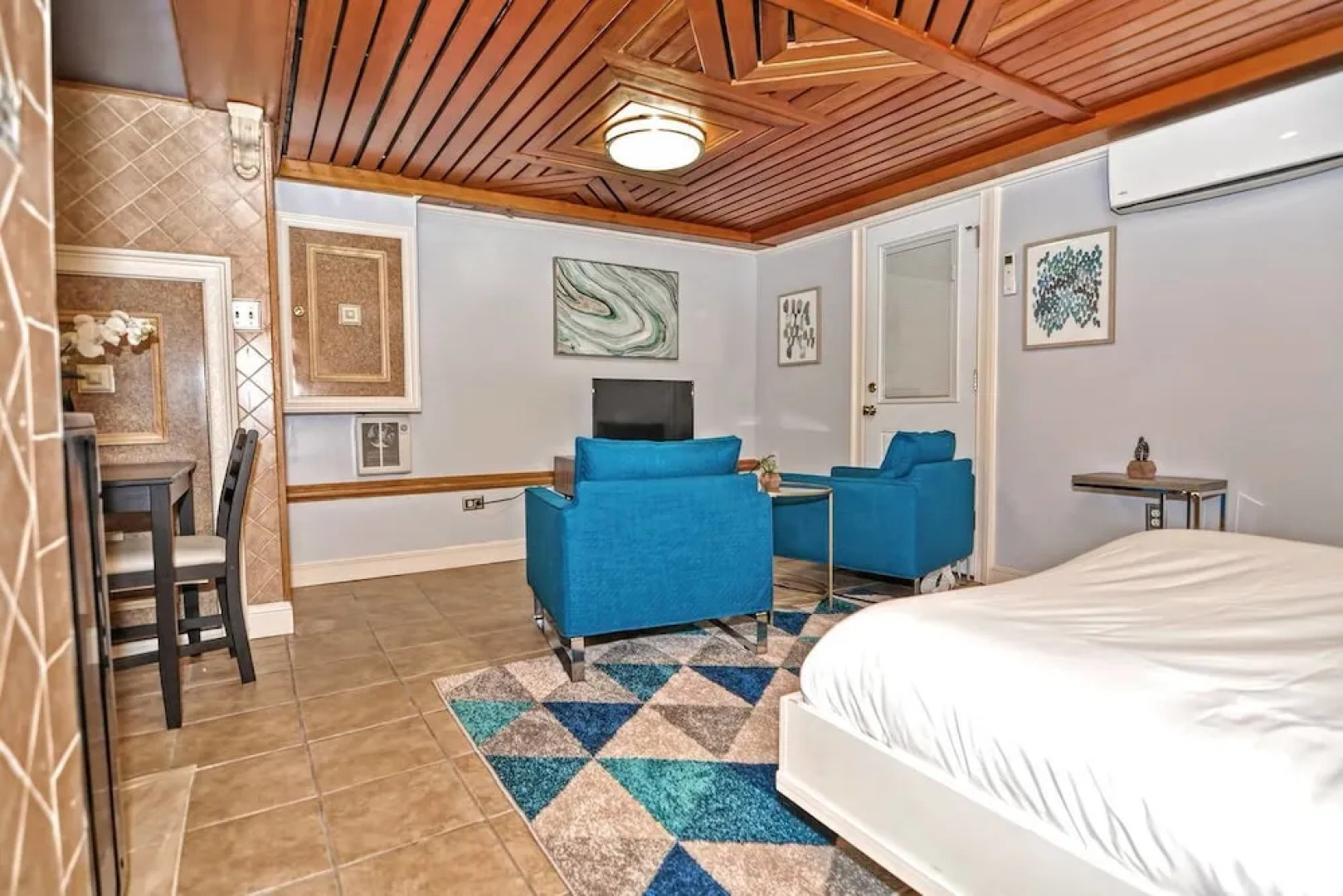 Spacious Studio in Boston's North End/little Italy