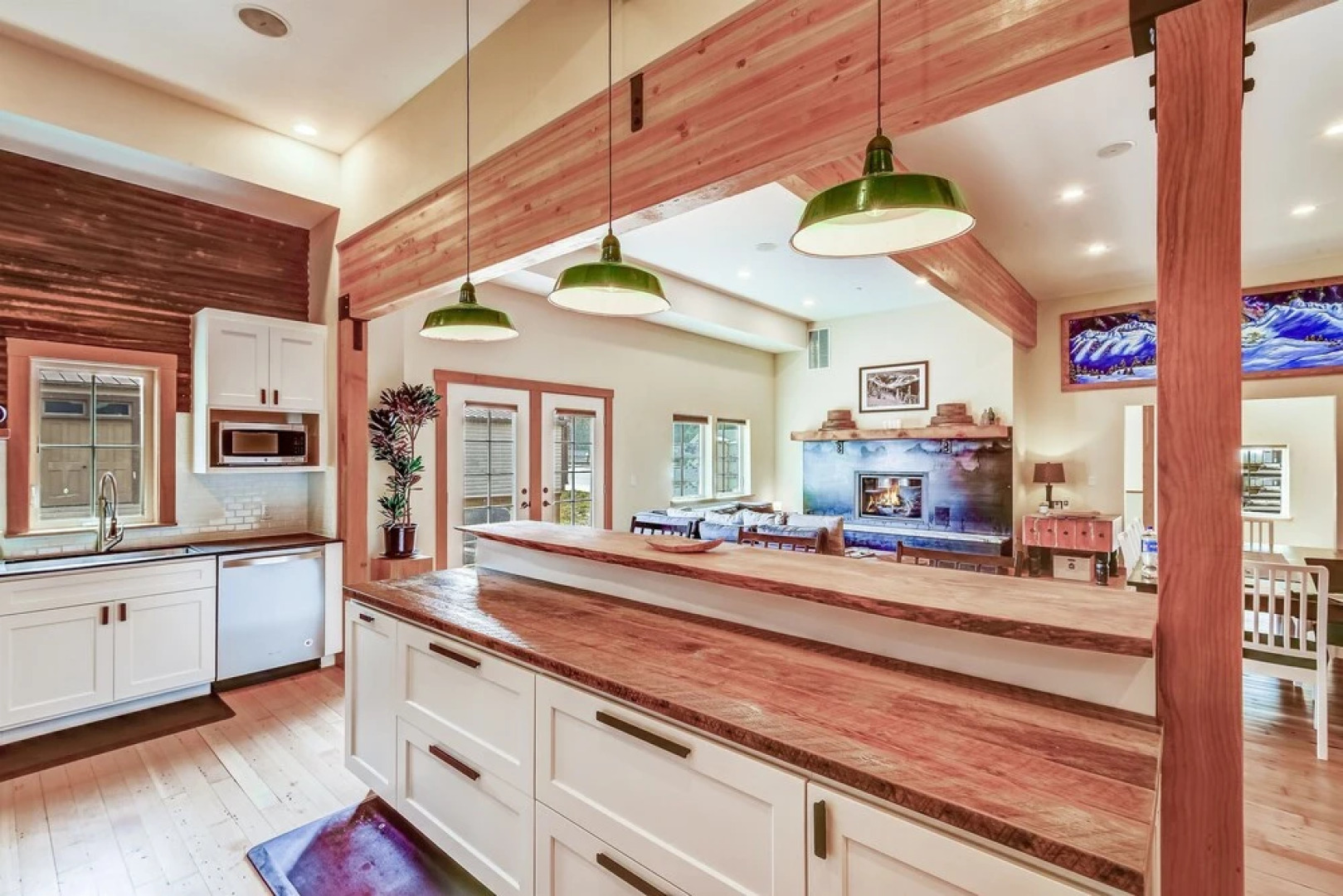 Onemish Lodge - Five Bedroom Home with Mountain View