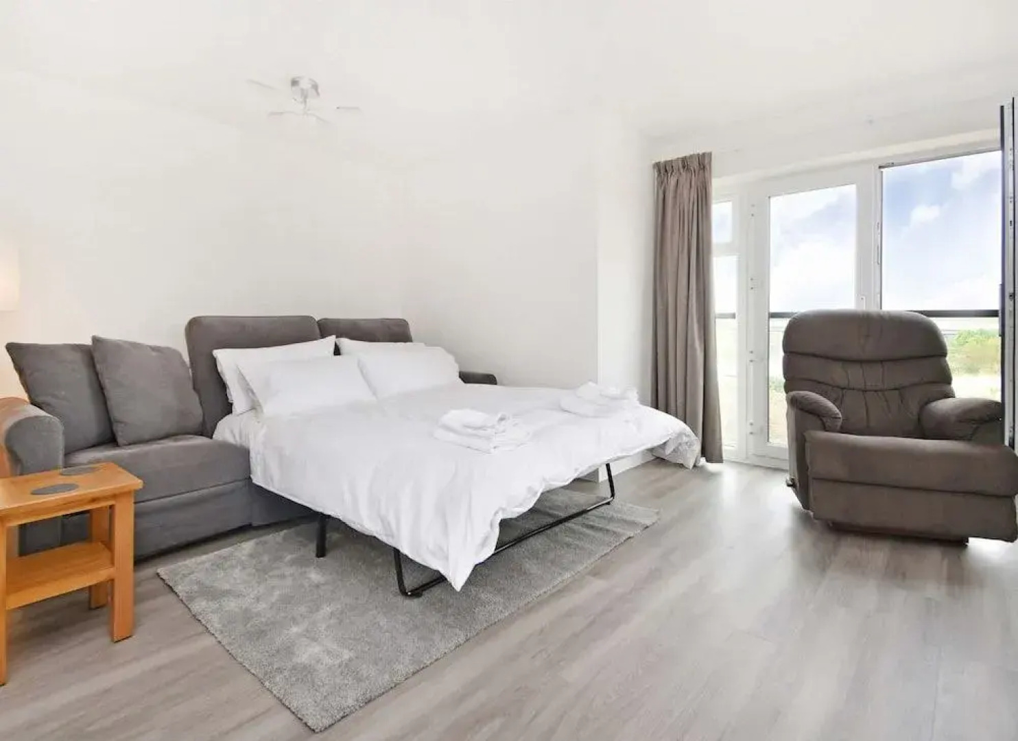 Ebbsfleet International Apartment