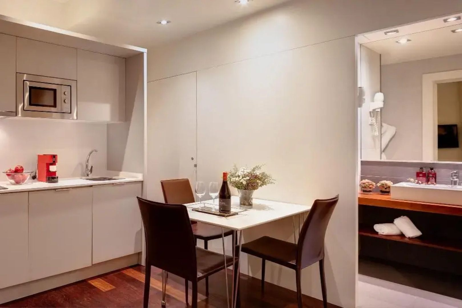 Duquesa Suites Landmark Hotel by Duquessa Hotel Collection