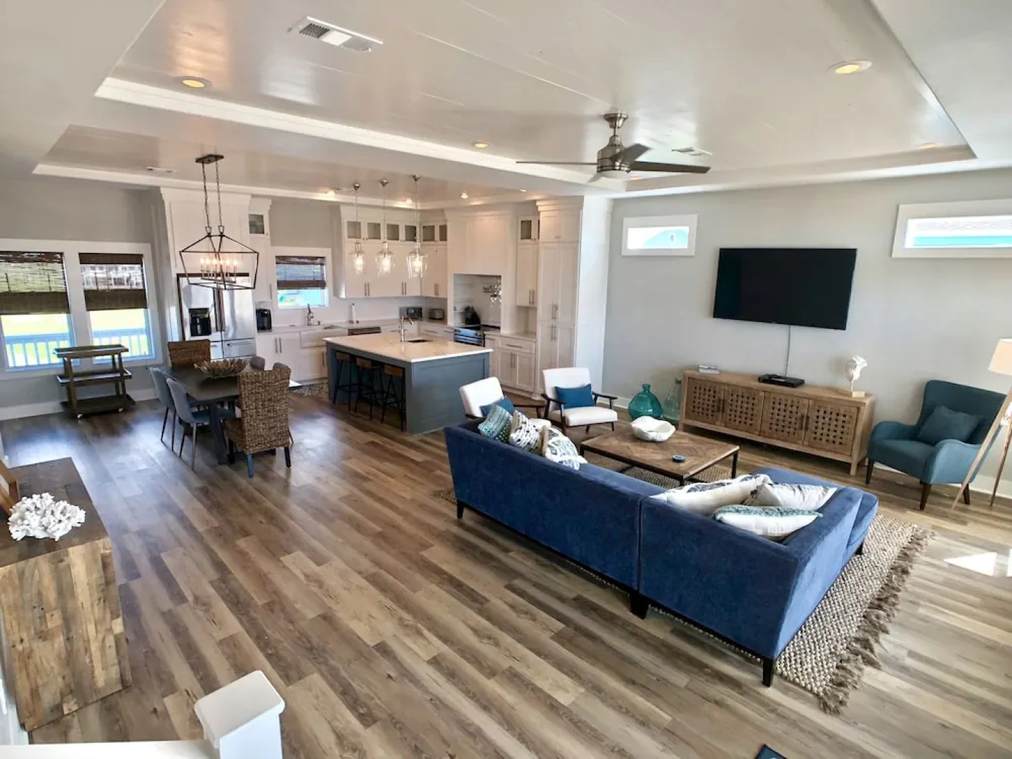 EZ Come EZ Geaux Home 4 Bedrooms 3.5 Bathrooms Home