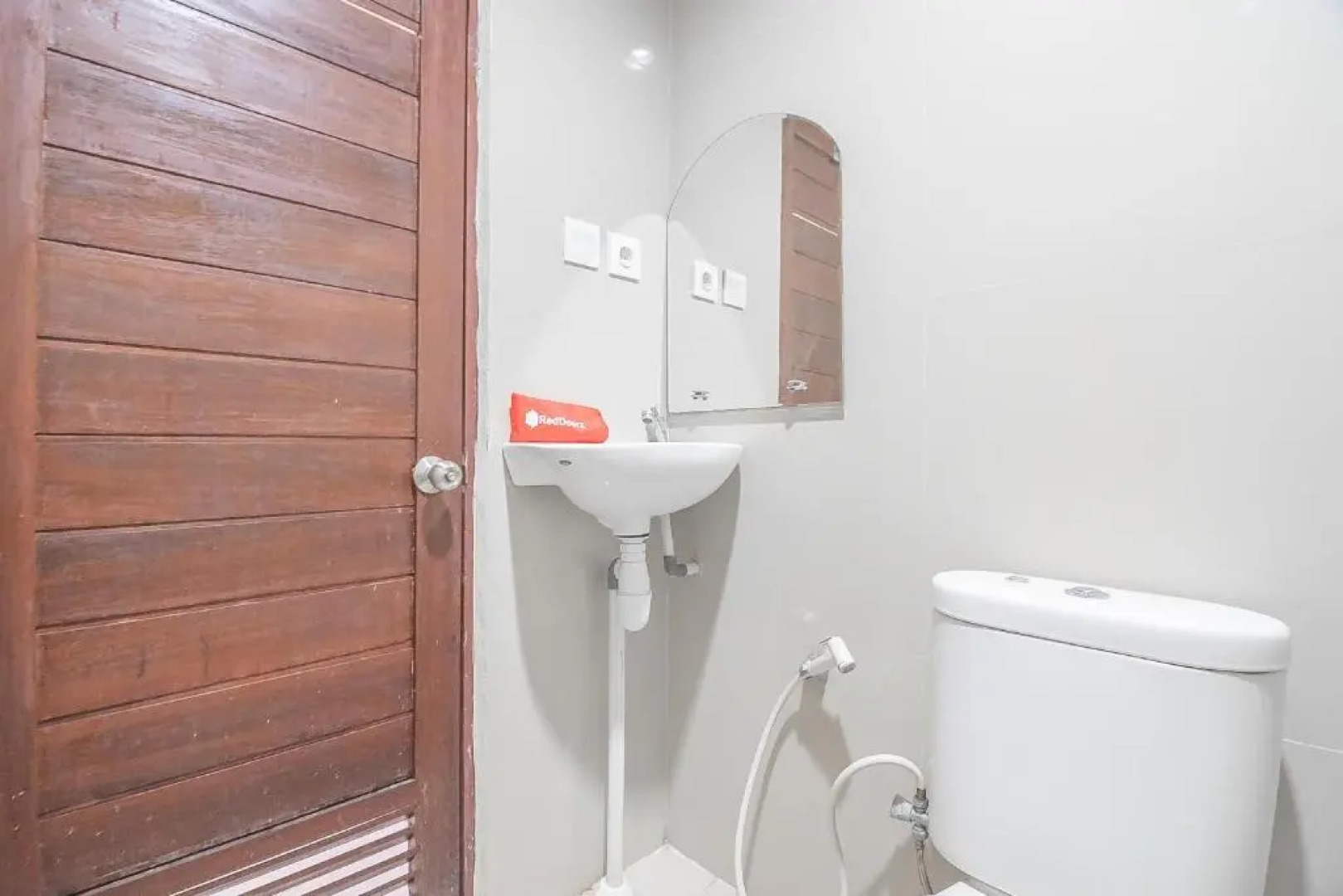 RedDoorz @ Jalan Cilik Riwut Kapuas