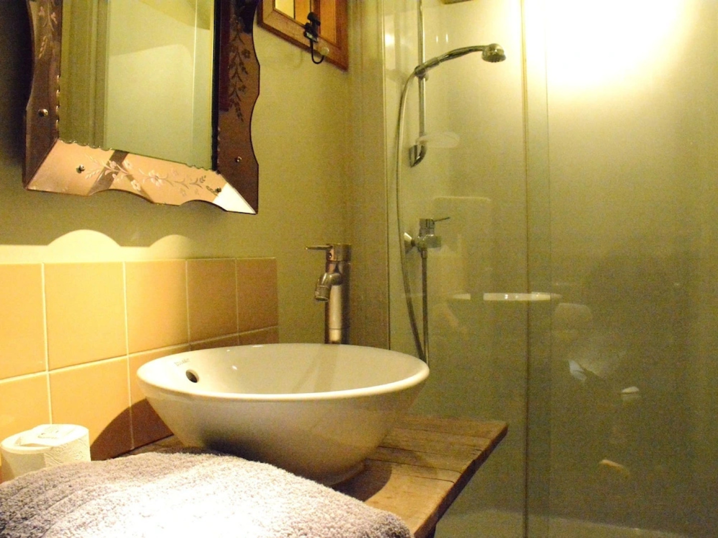 Cozy Holiday Home in Bièvre with Hot Tub