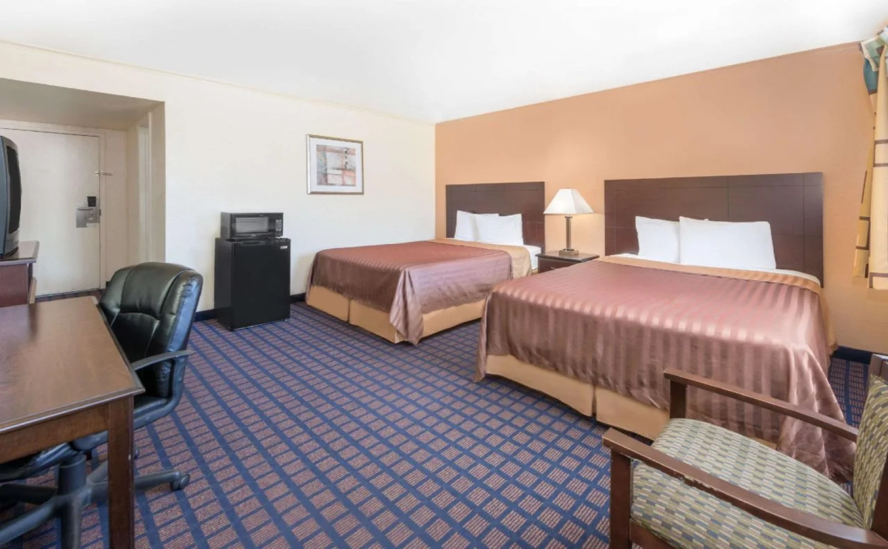 Silver Spur Vintage Inn & Suites