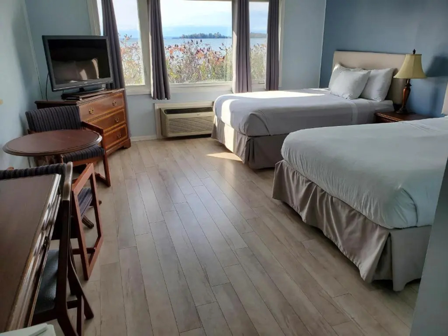 Carolyn Beach Inn & Restaurant