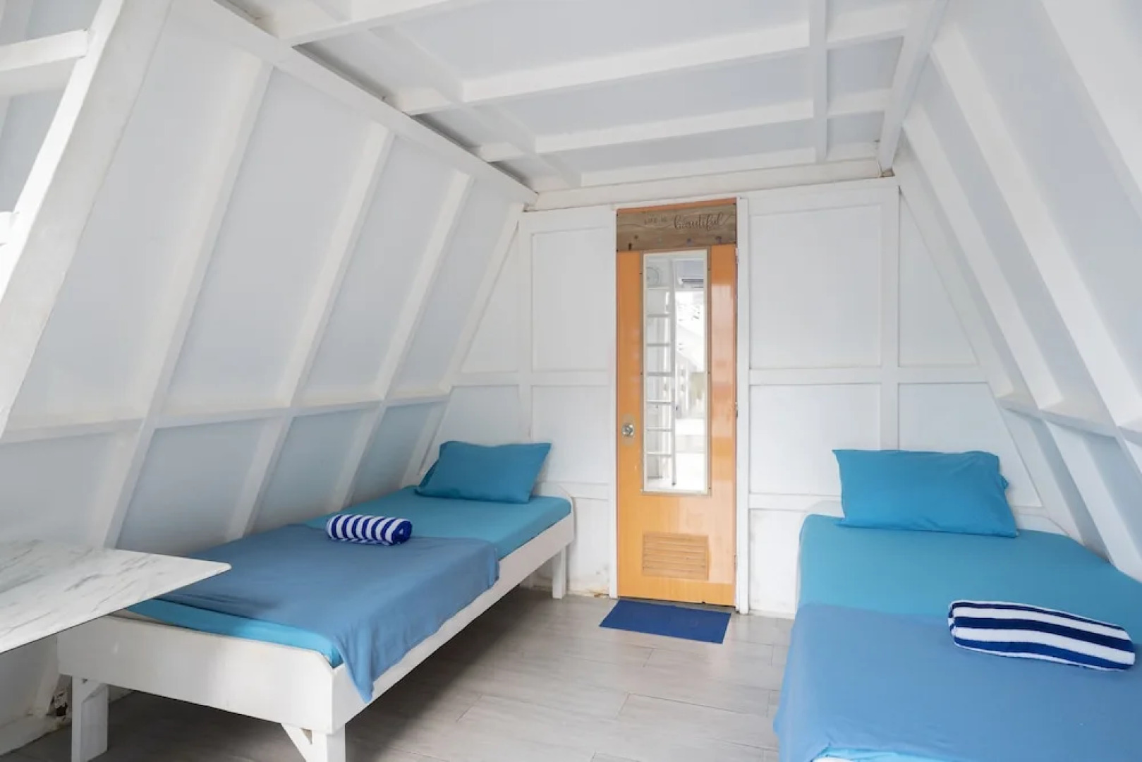 Costas De Liwa Bar & Beach Resort