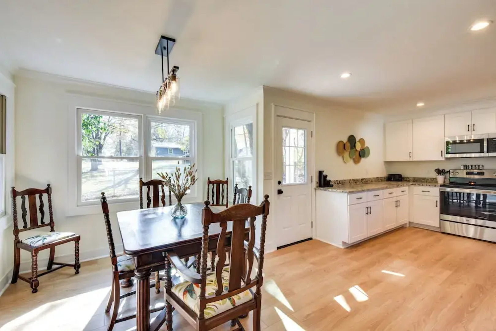 Tranquil Travelers Rest Home w/ Fire Pit!