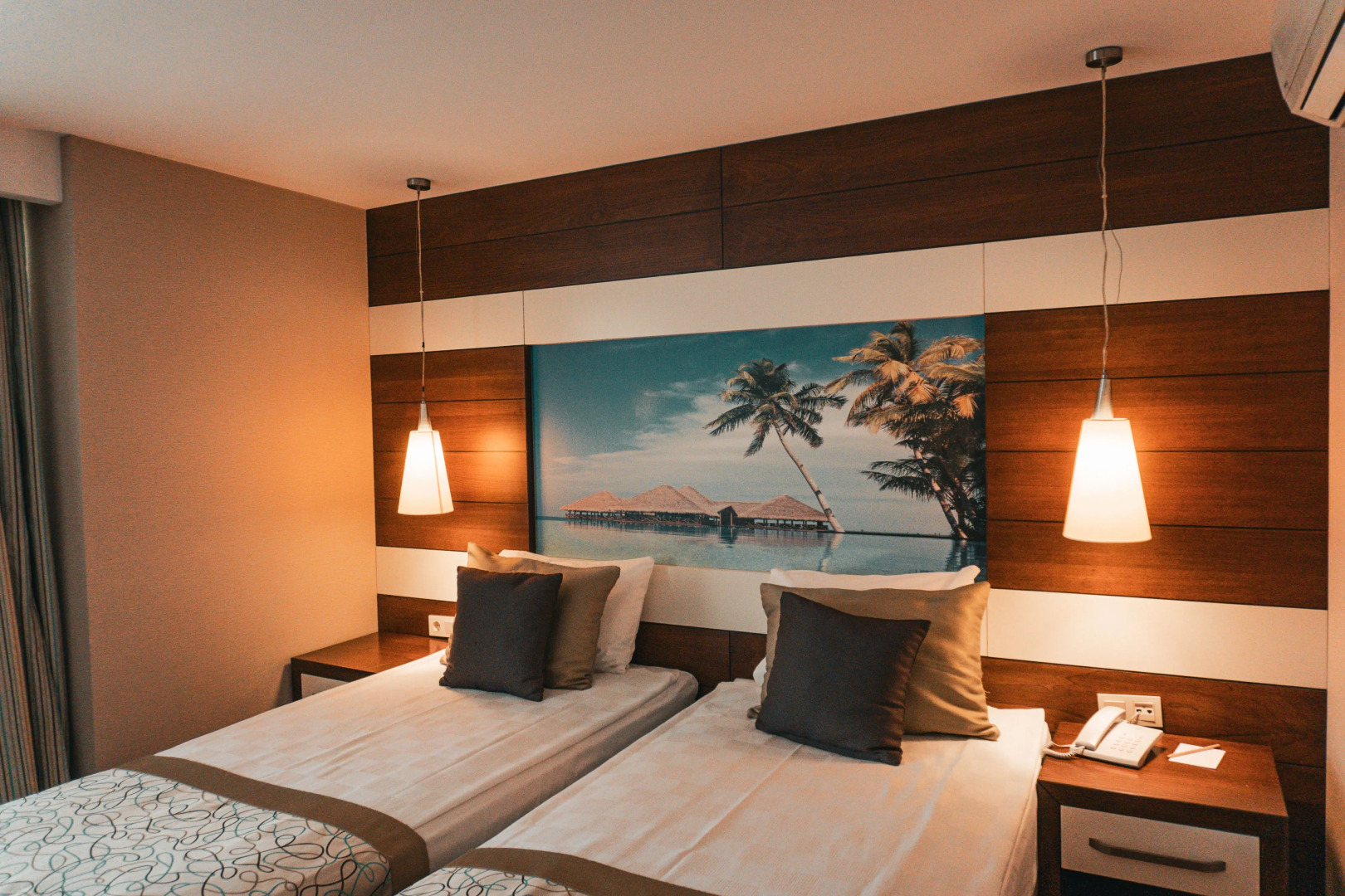 Adella Side Hotel