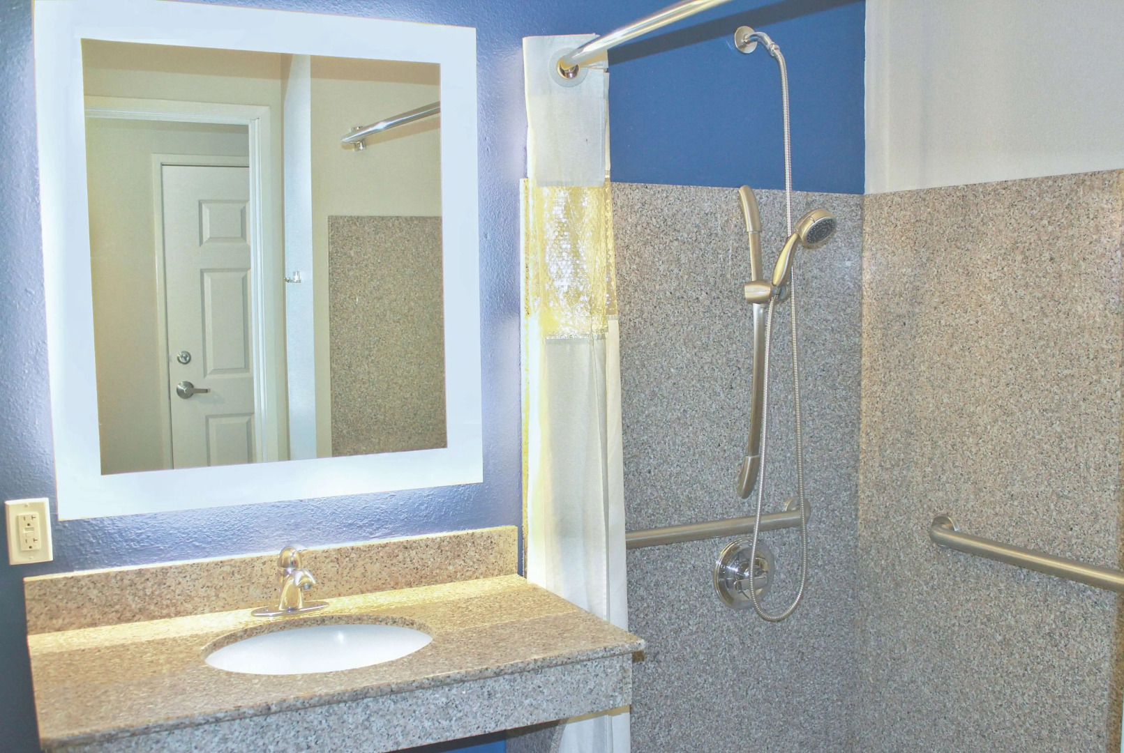 La Quinta Inn & Suites by Wyndham NE Long Beach/Cypress