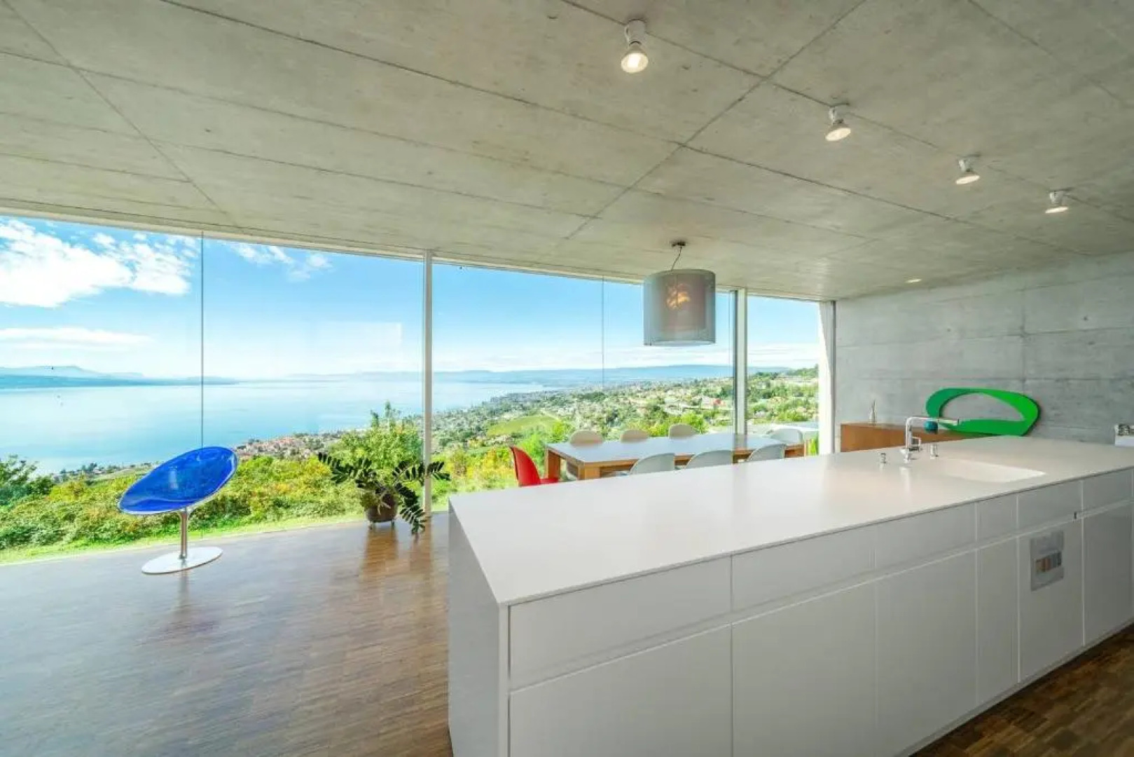 Luxury & Modern 4BD Villa with Panoramic Lake View by GuestLee