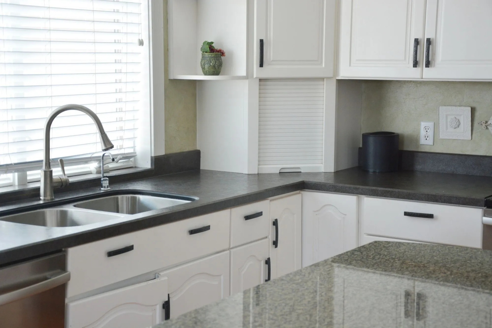 Roosevelt Inn and Suites