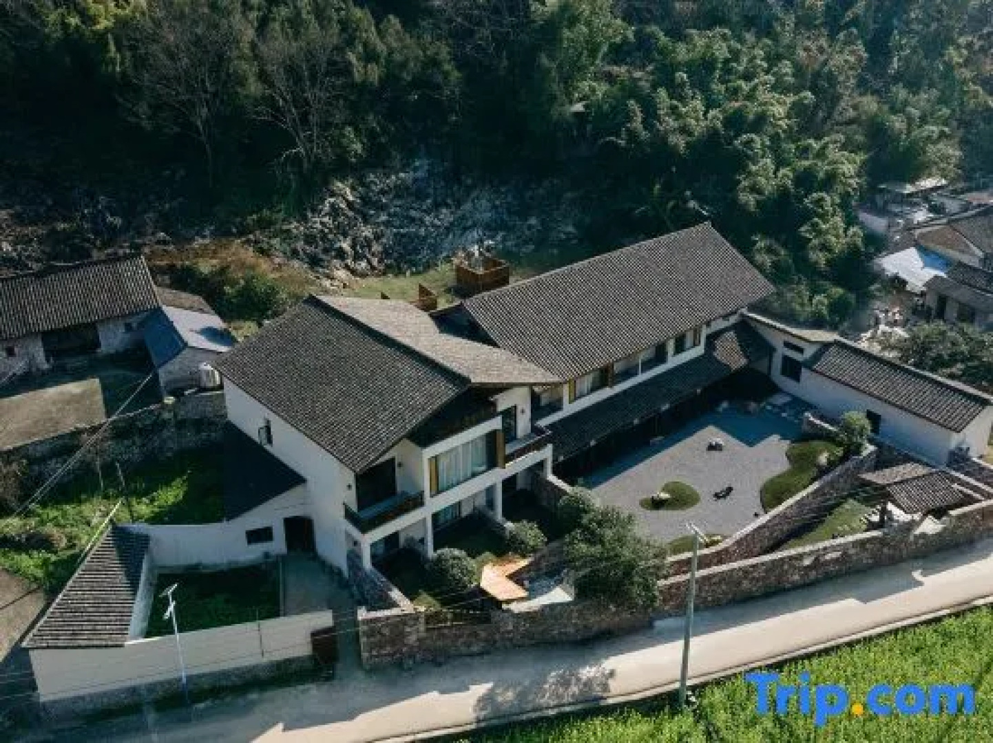 Yifangxi Hot Spring Hotel (Xianahei Branch, Wanfenglin Scenic Area)