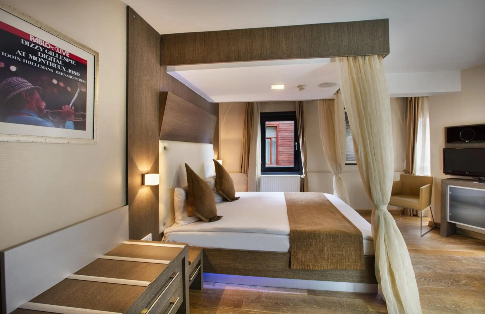 Jazz Hotel