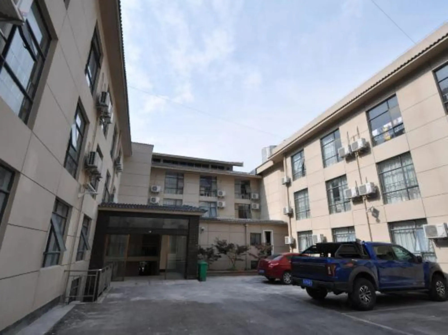 Shengjing Yijia Hotel