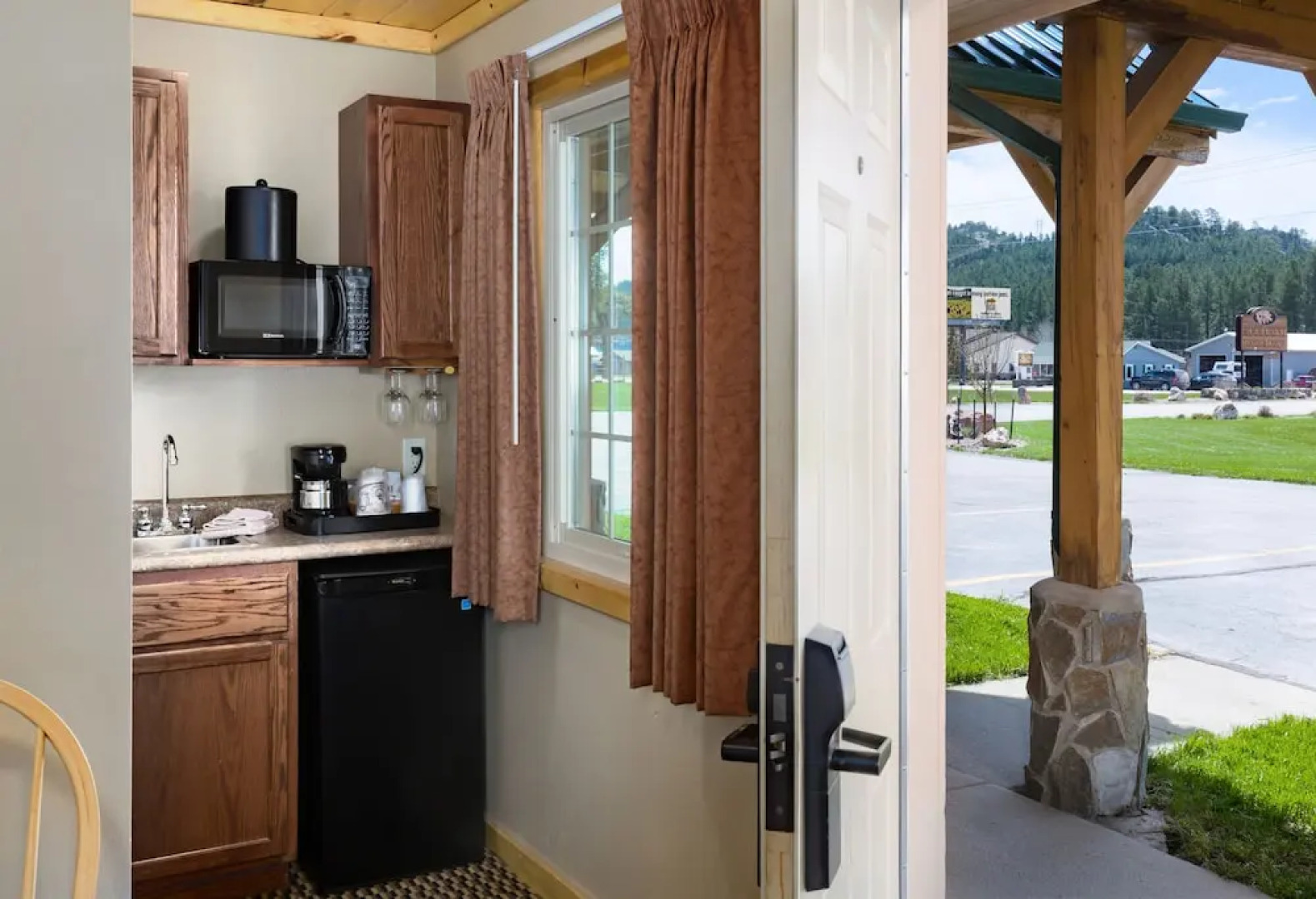 Rock Crest Lodge And Cabins