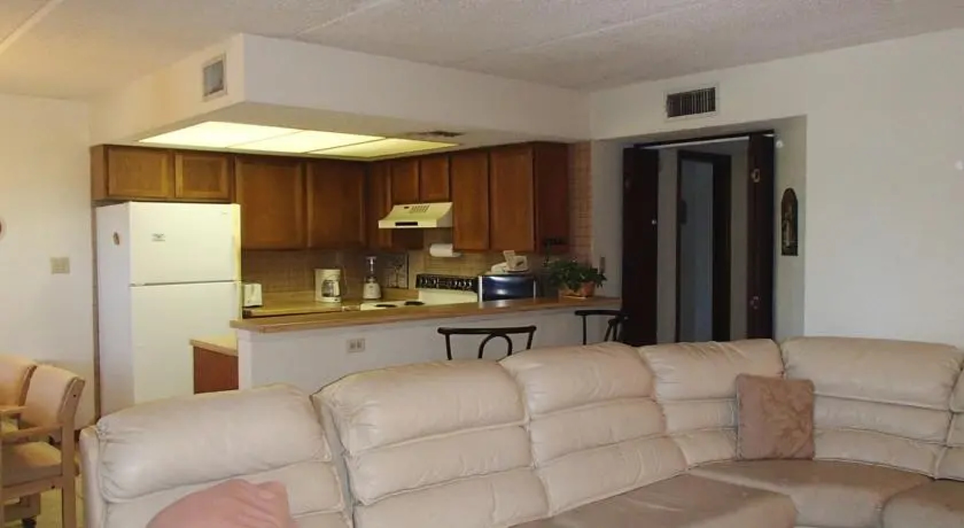 Casa Del Sol Condominiums - by Island Services