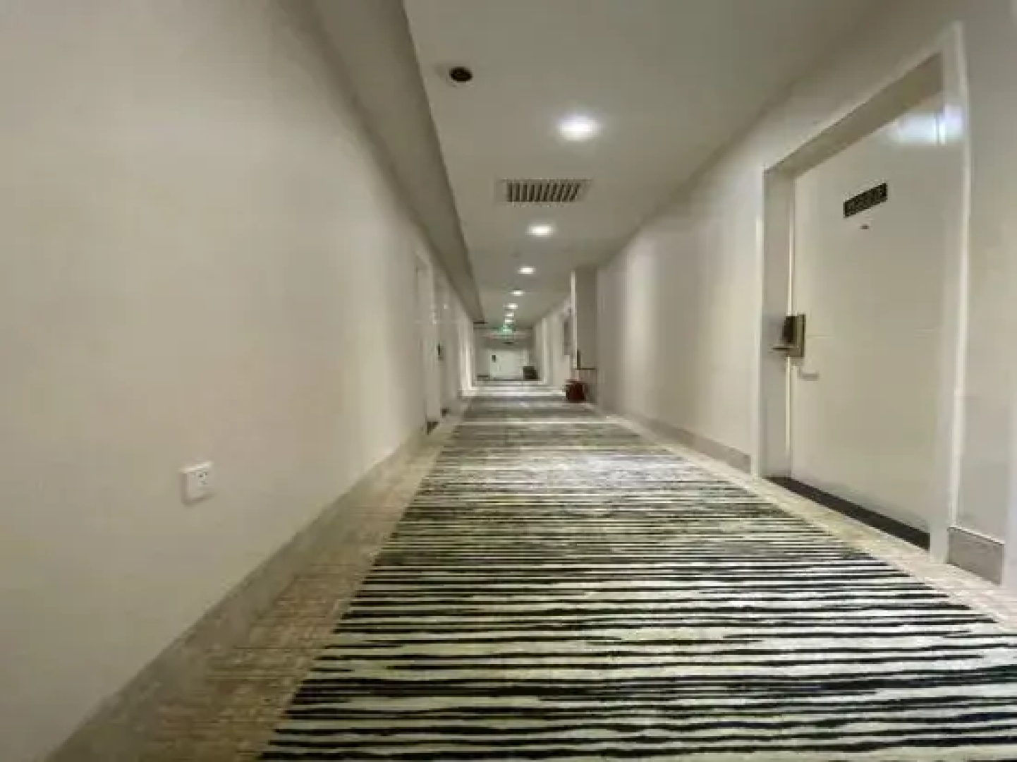 Super 8 Hotel (Beijing Qianmenzhu Shikou West Street)