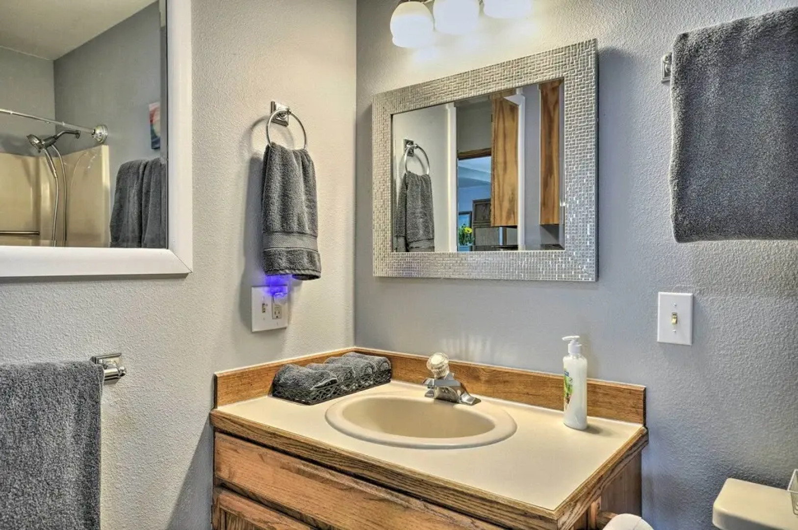 Classy Hood River Condo With Mt. Adams Views!