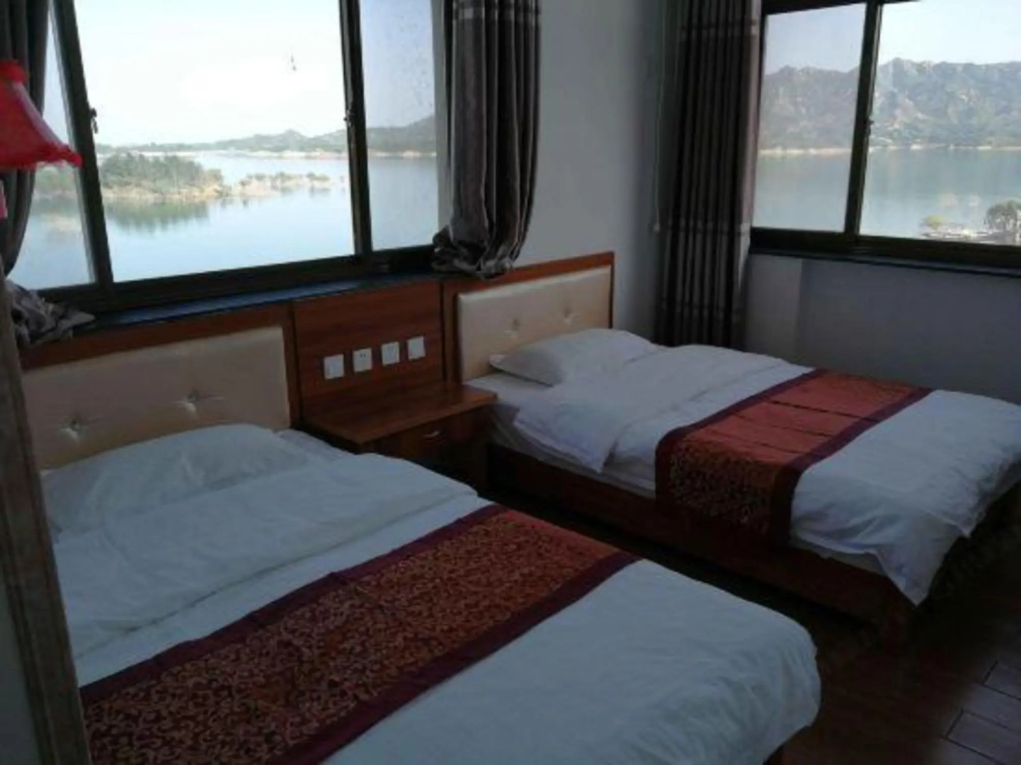Xibaipo Jinbo Lake Guest House