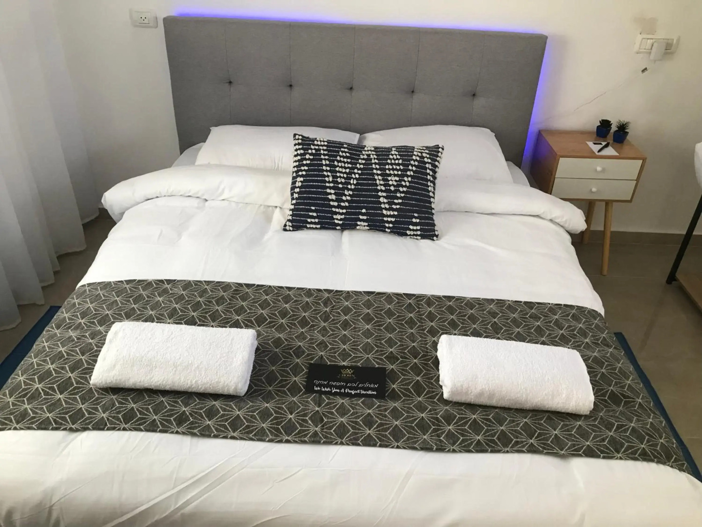 QUEEN of the dead sea by CROWN