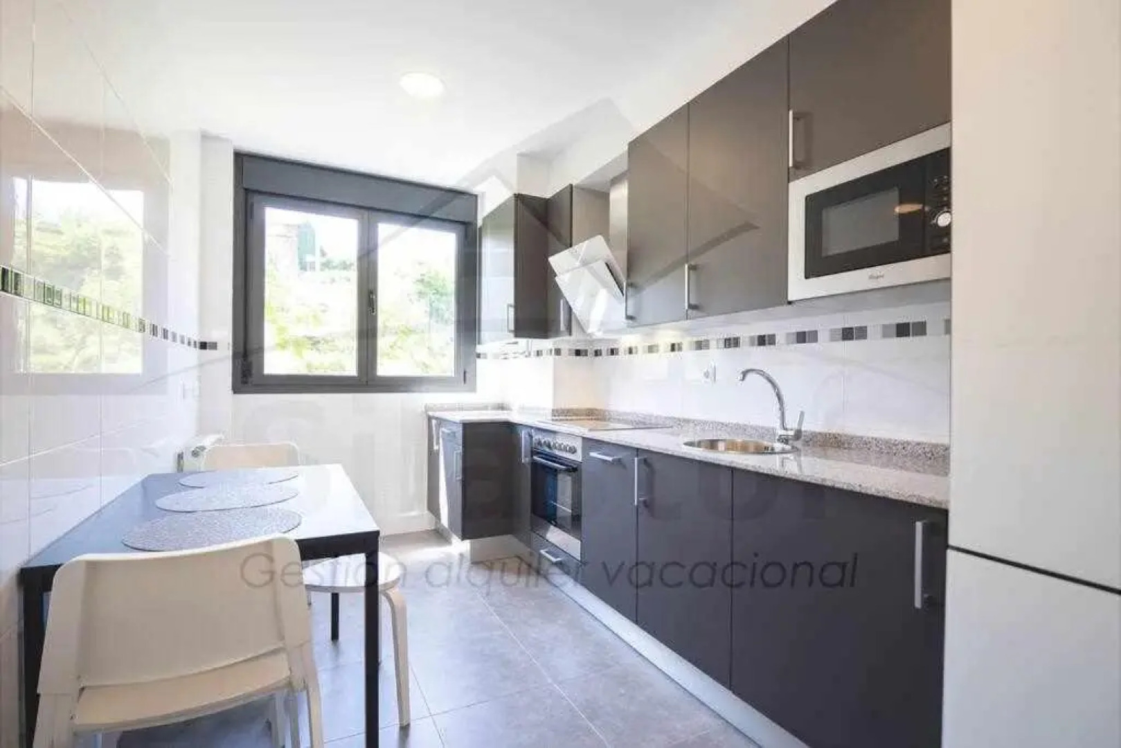 Jovial Estación Apartamento