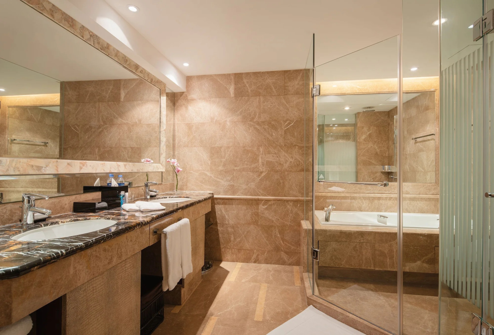 New World Dalian Hotel