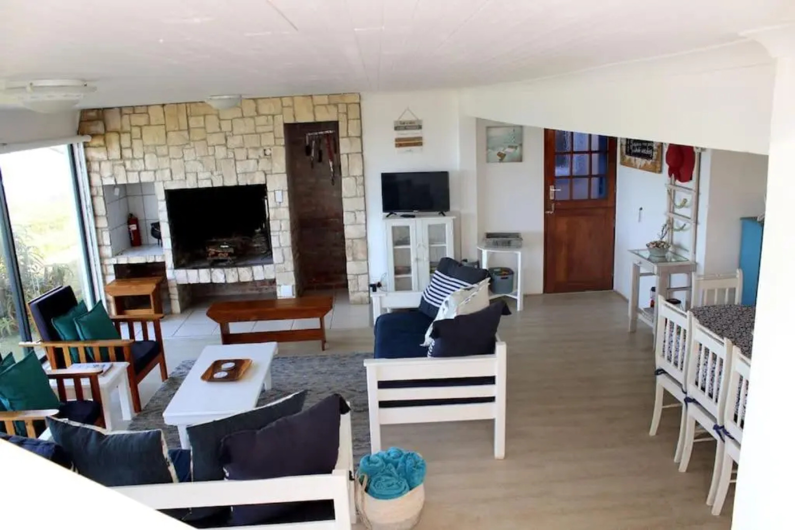 Baby Whale Bliss - Beachfront House