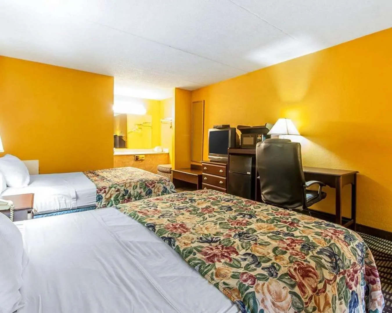 Days Inn By Wyndham Calhoun Ga I-75 And Us-41