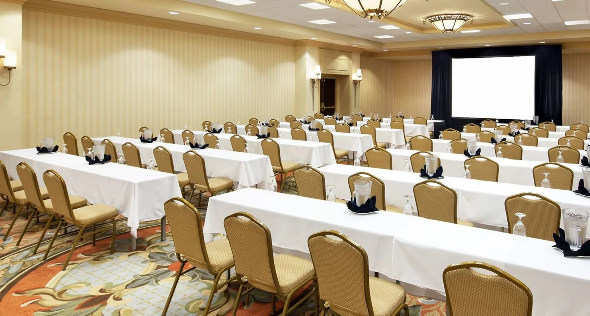 Anaheim Majestic Garden Hotel