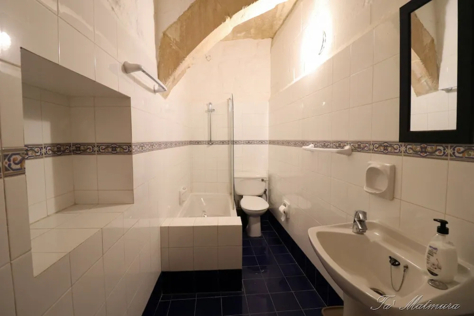 Ta' Matmura Farmhouse B&B