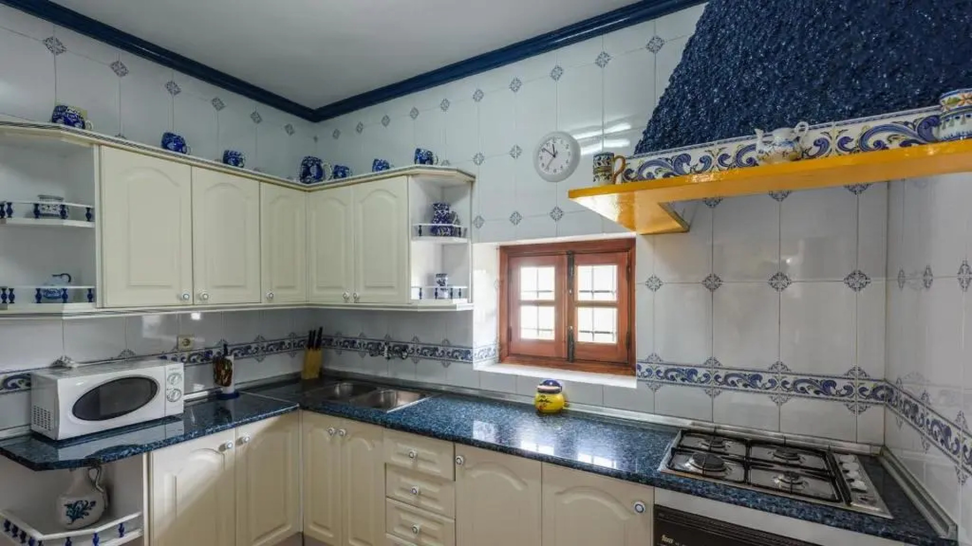 Casa La Vina del Arenal Pizarra by Ruralidays